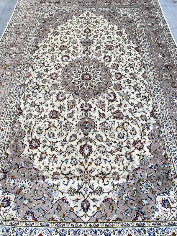 3.9×2.4M Beige Persian Kashan
