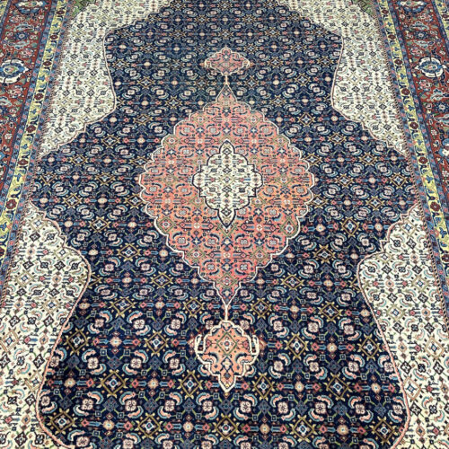 Persian sarough rug