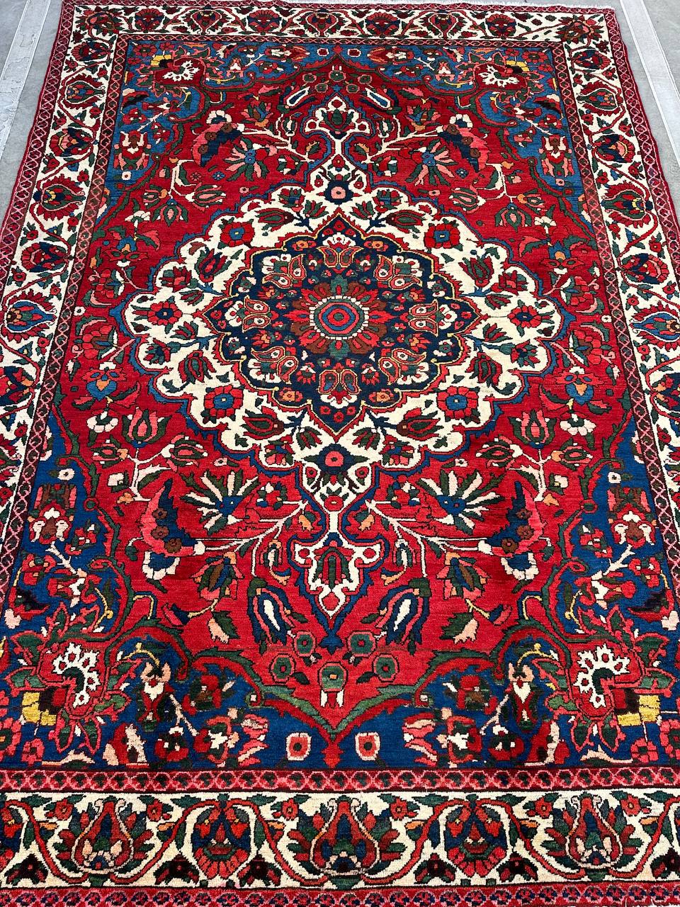 Persian Rugs Australia | The Complete Buying Guide 2 Rich natural dye colours in authentic handmade Persian rug — RugMaster Australia