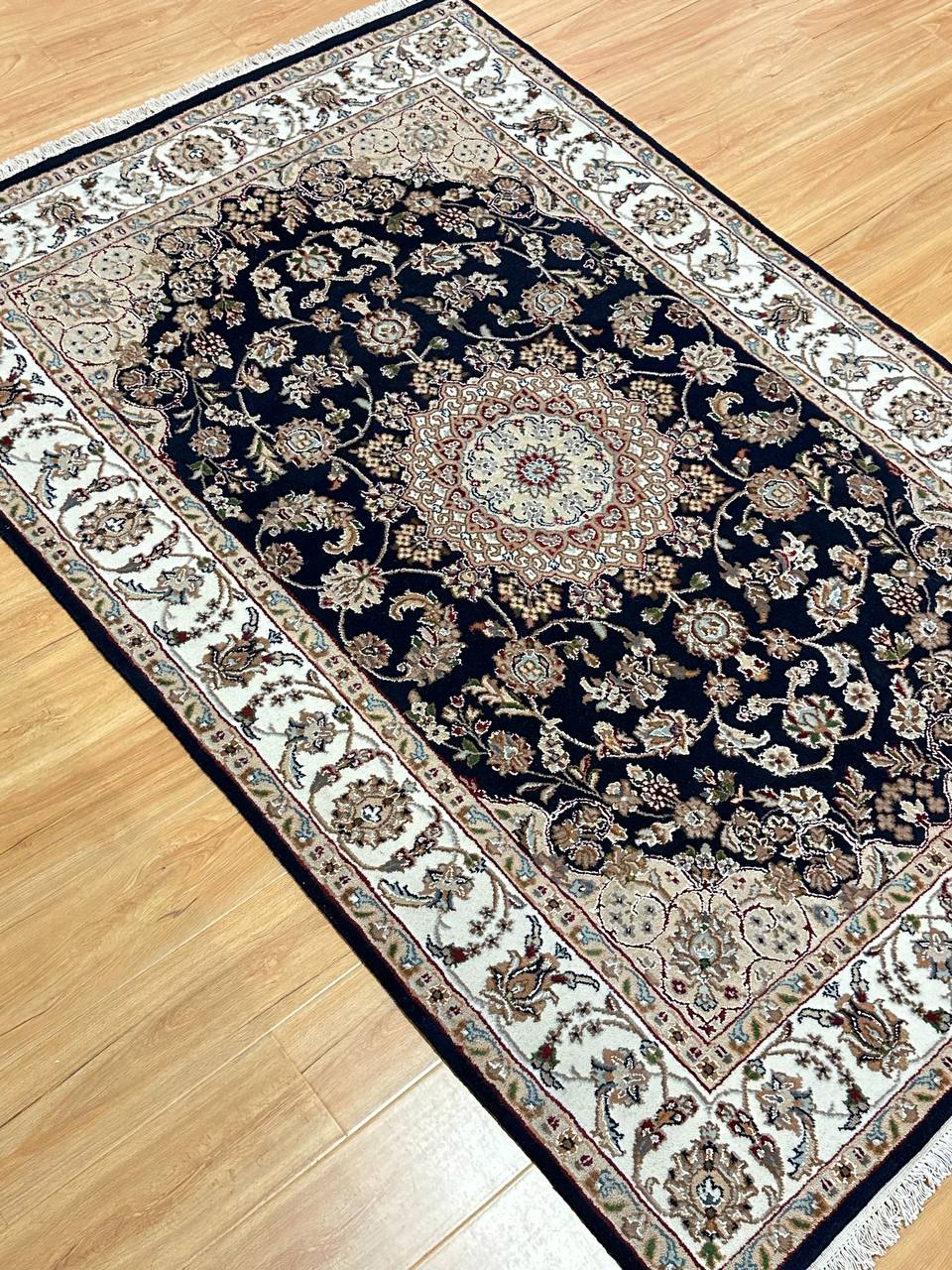 1.8 x 1.2 M Indian Wool & Silk Nain Design Rug - Image 4